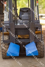 Насадки на вилы для перевозки цилиндрических грузов или рулонов